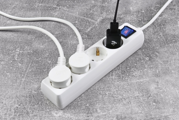 Surge Protector 2E with 4 sockets and a switch 3G1.0, 3m, white