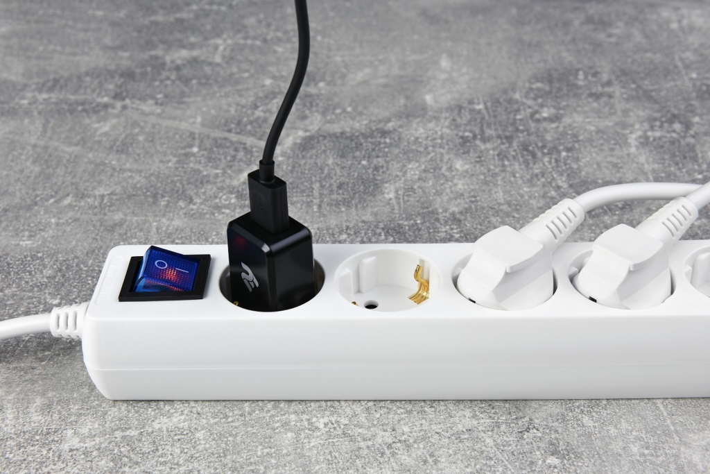Surge Protector 2E with 6 sockets and a switch 3G1.0, 3m, white