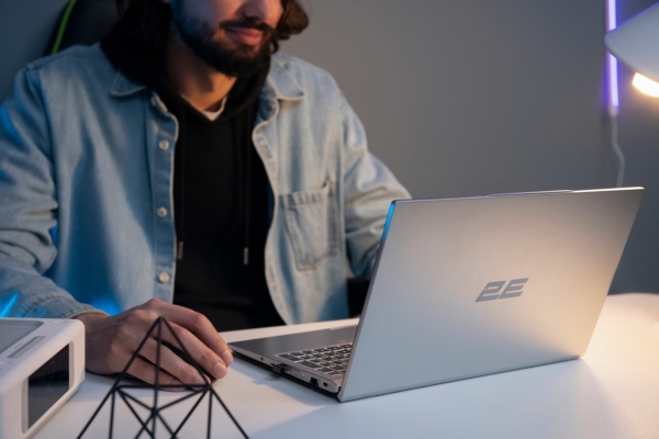 2E Laptop Complex Pro 15 15.6″ NS51PU-15UA54