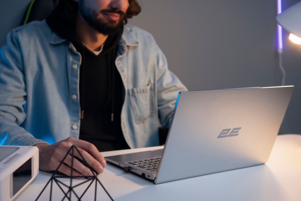 2E Notebook Complex Pro 15.6″ FHD IPS AG, Intel i5-1240P, 16GB, F1024GB, UMA, DOS, silver
