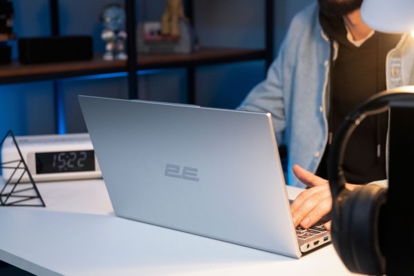 2E Notebook Complex Pro 15.6″ FHD IPS AG, Intel i5-1240P, 16GB, F1024GB, UMA, DOS, silver