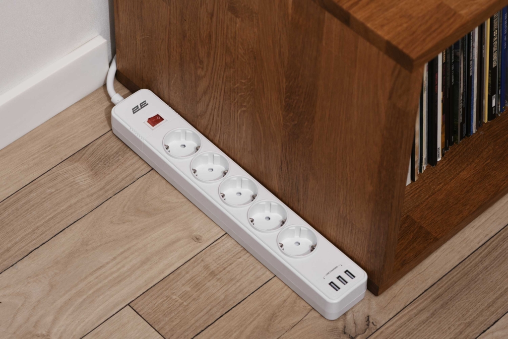 Power strip with surge protector 2E 5xType F, 3×1.5mm2, 16A, 3xUSB-A, 2m, white