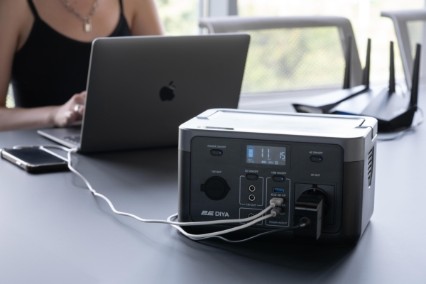 Portable Power Station 2E Diya Output Power 300W Battery capacity 320Wh, Fast Charging