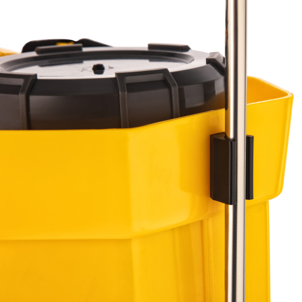 2E Battery sprayer AquaSpray 18LR 18l 12V 1x8Ah 4.5bar 2.9l/min voltmeter 5kg