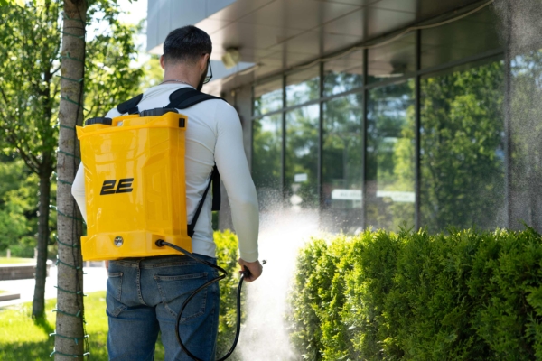 2E Battery sprayer AquaSpray 18LR 18l 12V 1x8Ah 4.5bar 2.9l/min voltmeter 5kg