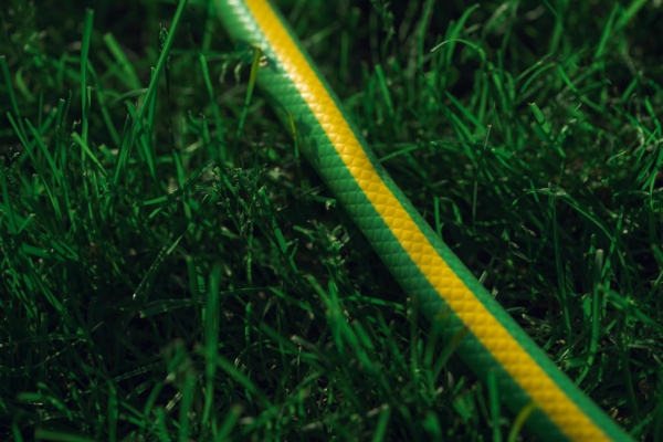 Шланг садовый 2Е AquaFlex Green 1/2″ 12м 3 слоя 10бар -5+50°C