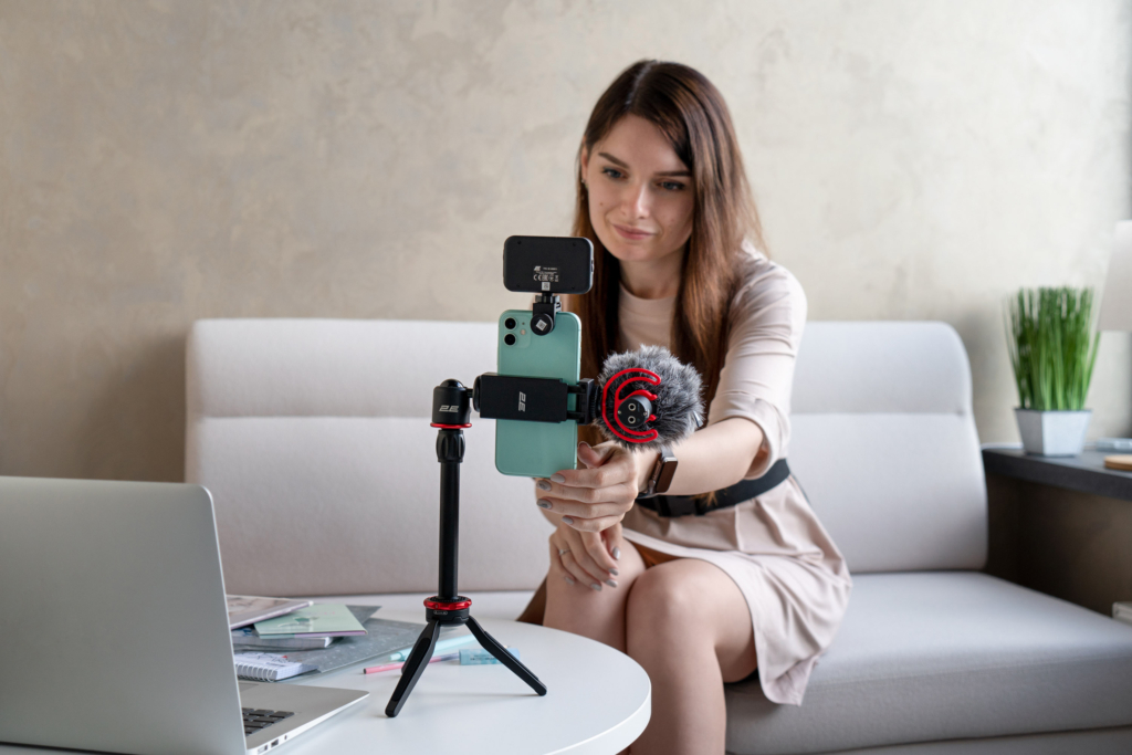 Микрофон с триподом для мобильных устройств 2Е MM011 Vlog KIT, 3.5mm
