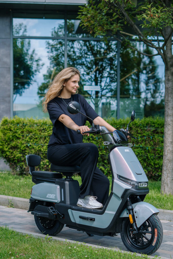 Electric scooter  2E FY70, grey
