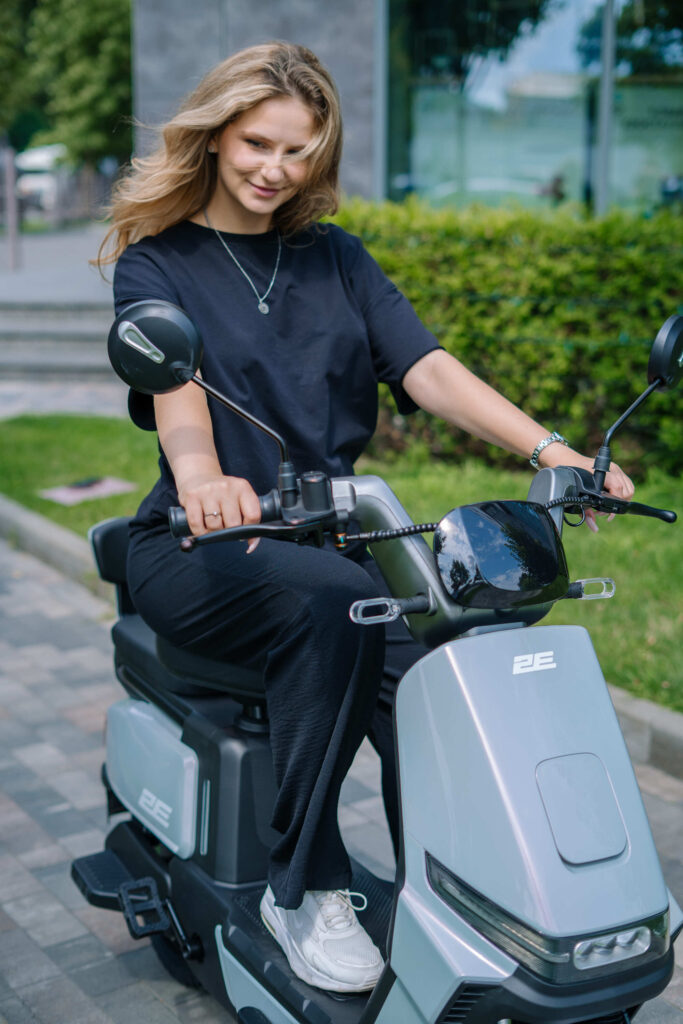 Electric scooter  2E FY70, grey