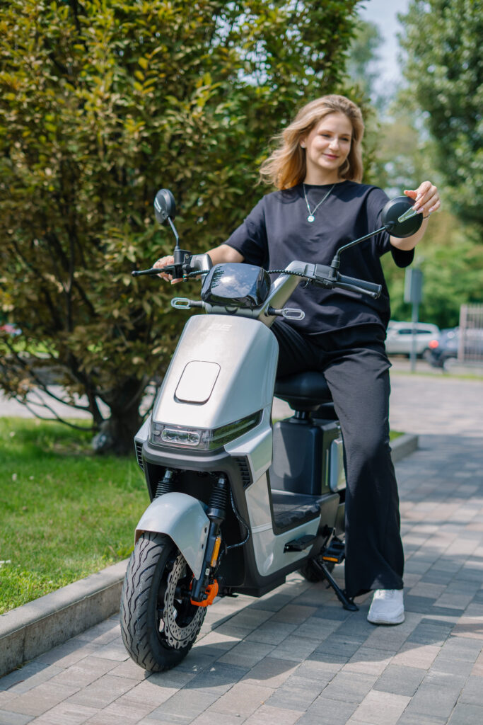Electric scooter  2E FY70, grey