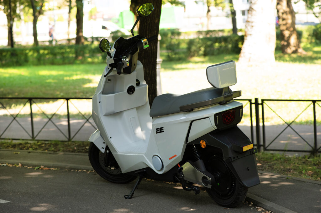 Electric scooter 2E S90, white