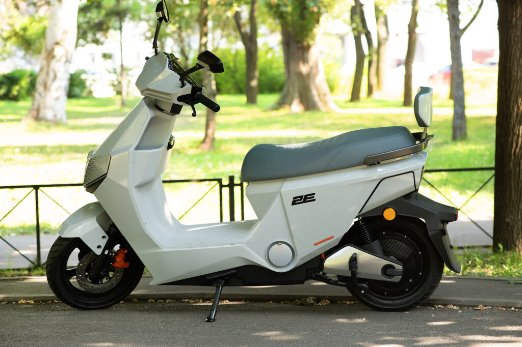 Electric scooter 2E S90, white