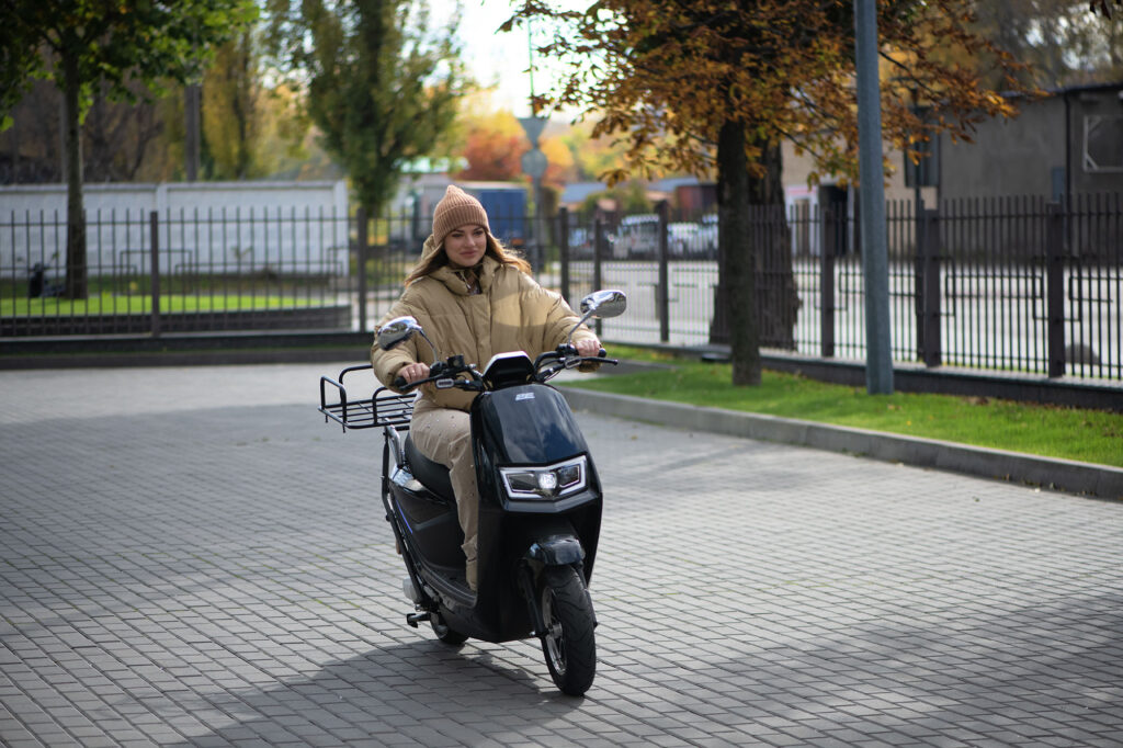 Electric scooter 2E MB5, black