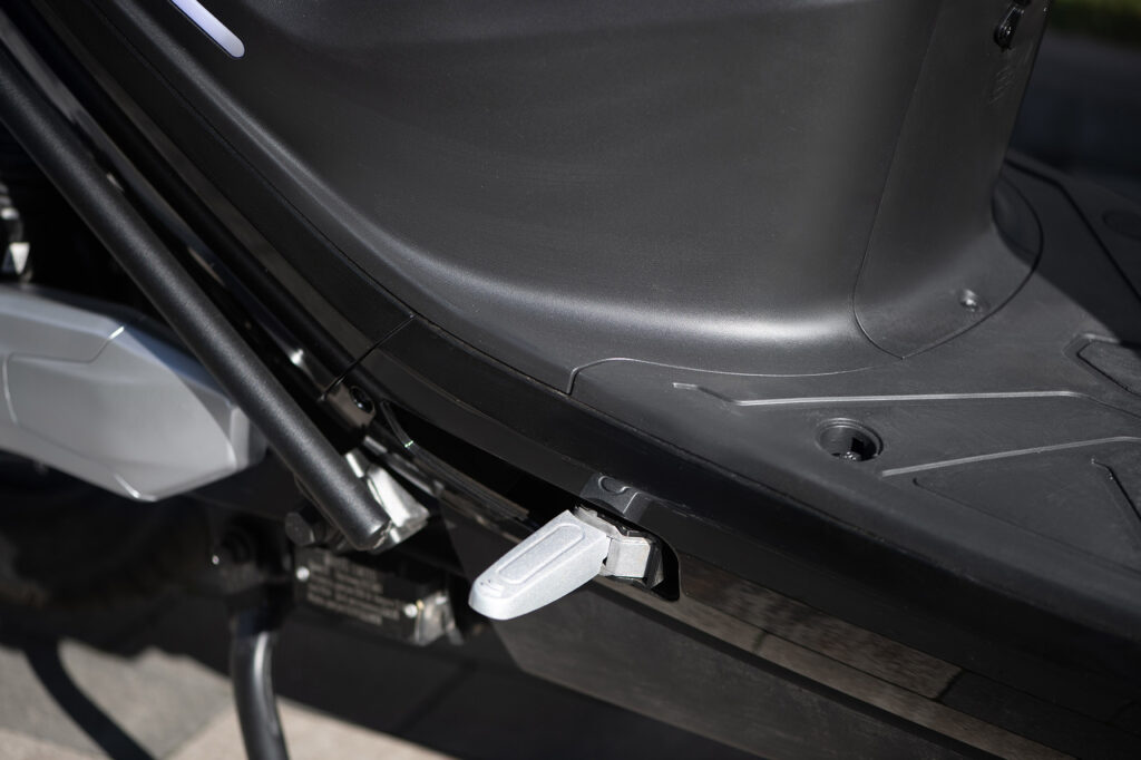 Electric scooter 2E MB5, black