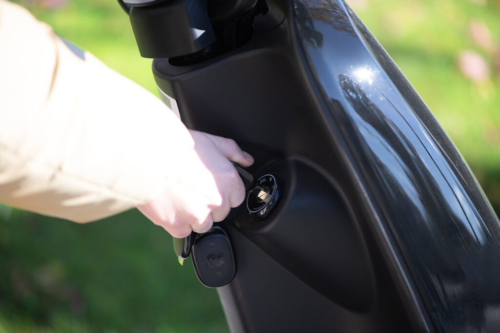 Electric scooter 2E MB5, black